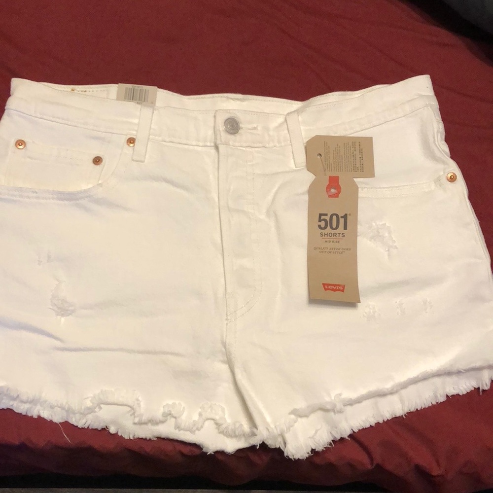 Levi white shorts